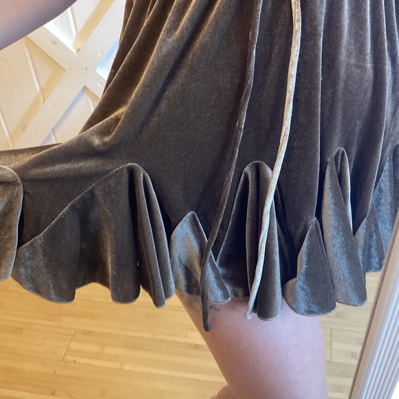 Velvet Ruffle Mini Skirt - Picture 4 of 7